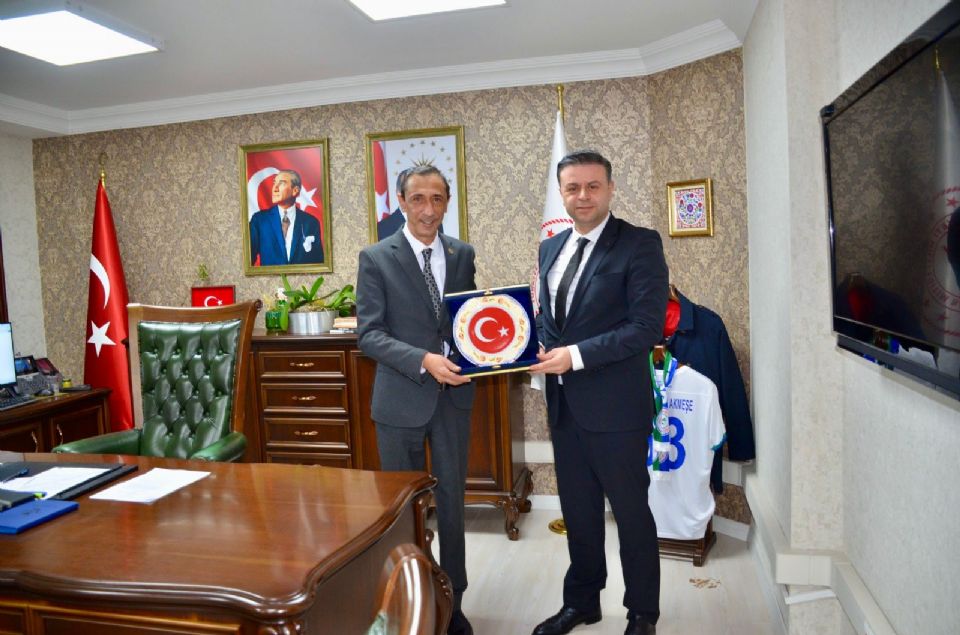 Genel Başkanımız Oğuz ÖZAT, Rize İl Milli Eğitim Müdürü Sn. Halil İbrahim AKMEŞE'yi Makamında Ziyaret Etti.