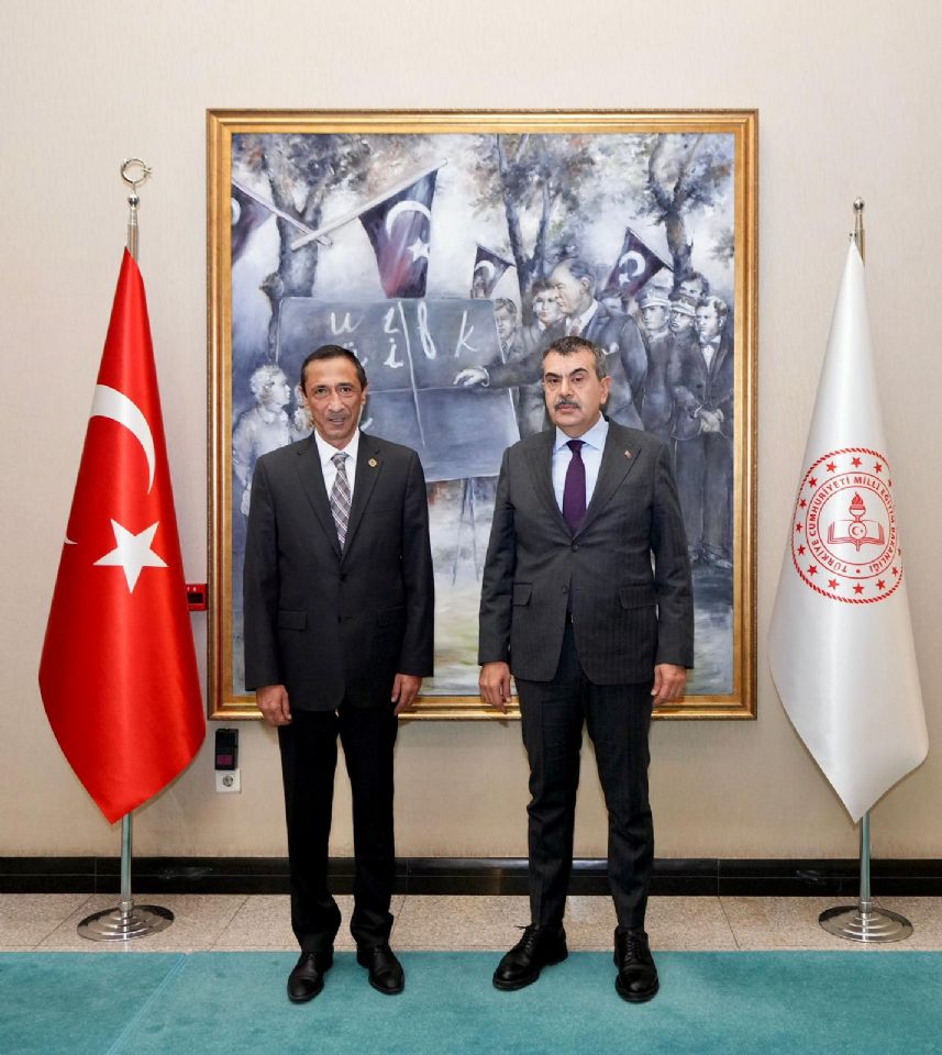Sayın Milli Eğitim Bakanı Prof. Dr. Yusuf TEKİN'i Ziyaret Ettik. Sayın Milli Eğitim Bakanı Prof. Dr. Yusuf TEKİN'i Ziyaret Ettik.