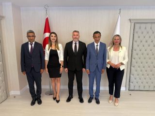 Genel Başkanımız Oğuz ÖZAT, Genel Başkan Yardımcılarımız ile birlikte Millî Eğitim Bakan Yardımcısı Sayın Cihad DEMİRLİ’yi makamında ziyaret etti.