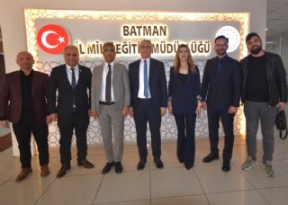 Genel Sekreterimiz Sinem AKŞEMSETTİNOĞLU, Genel Başkan Yardımcılarımız Resul PARTİCİ ve İbrahim Halil TOPALLAR Batman İl Millî Eğitim Müdürü Sayın Yaşar CİĞER’i Makamında Ziyaret Etmiştir.