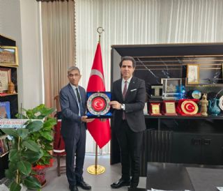 Genel Sekreterimiz Sinem AKŞEMSETTİNOĞLU, Genel Başkan Yardımcılarımız Resul PARTİCİ ve İbrahim Halil TOPALLAR Siirt İl Millî Eğitim Müdürü Sayın İlhan SAZ’ı Makamında Ziyaret Etmiştir.