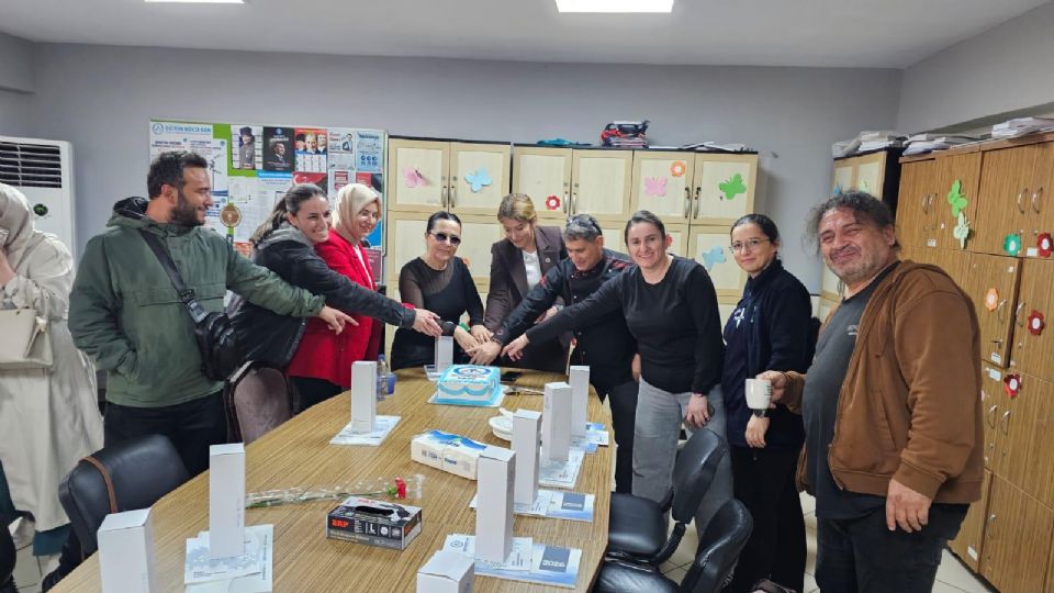 Eğitim Gücü Sen’den Tüm Üyelerine 24 Kasım Öğretmenler Günü Hediyesi