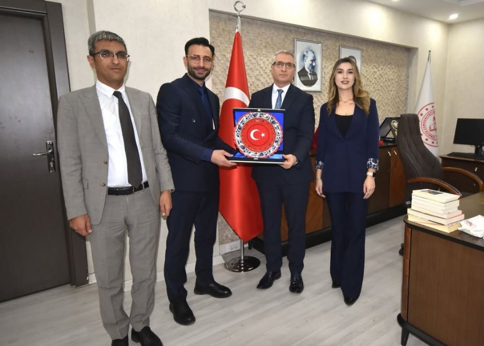 Genel Sekreterimiz Sinem AKŞEMSETTİNOĞLU, Genel Başkan Yardımcılarımız Resul PARTİCİ ve İbrahim Halil TOPALLAR Batman İl Millî Eğitim Müdürü Sayın Yaşar CİĞER’i Makamında Ziyaret Etmiştir.