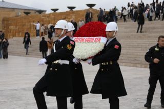 EĞİTİM GÜCÜ SEN ANTALYA’DAN 24 KASIM’DA ATATÜRK’E ANLAMLI ZİYARET