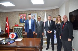 Genel Başkanımız Oğuz ÖZAT, Rize İl Milli Eğitim Müdürü Sn. Halil İbrahim AKMEŞE'yi Makamında Ziyaret Etti.