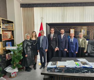Genel Sekreterimiz Sinem AKŞEMSETTİNOĞLU, Genel Başkan Yardımcılarımız Resul PARTİCİ ve İbrahim Halil TOPALLAR Siirt İl Millî Eğitim Müdürü Sayın İlhan SAZ’ı Makamında Ziyaret Etmiştir.